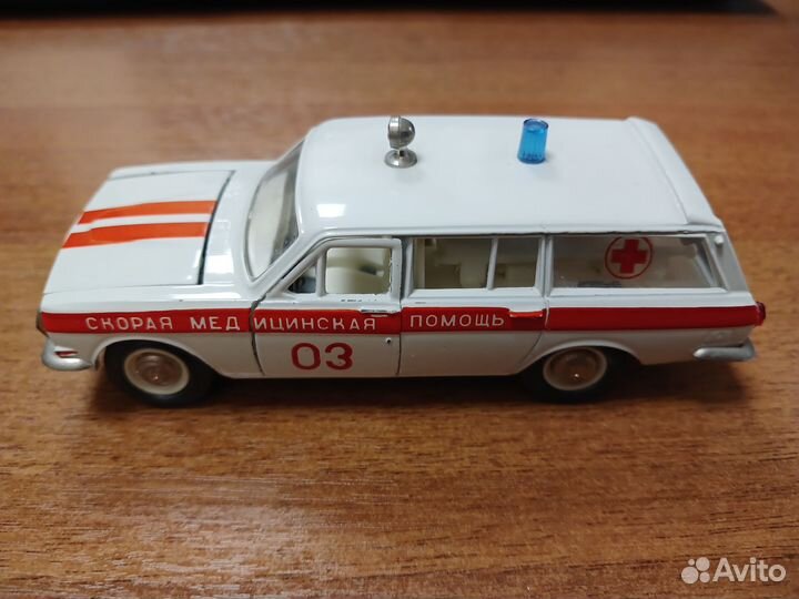 Модель 1/43 Волга газ 24-02 скорая помощь (СССР)