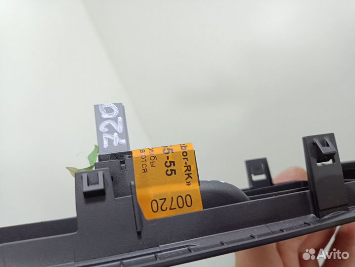 Кнопка стеклоподъемника VW Passat B7