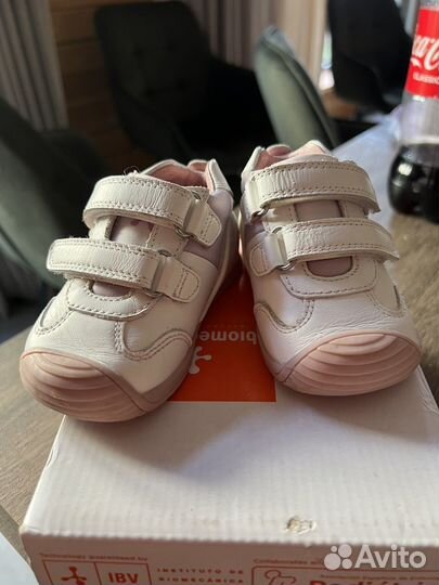 Кроссовки biomecanics 19