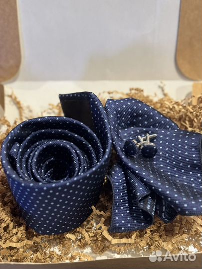 Набор - галстук, платок и запонки