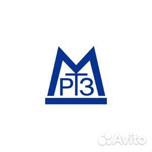 Рабочий на станок по очистке труб