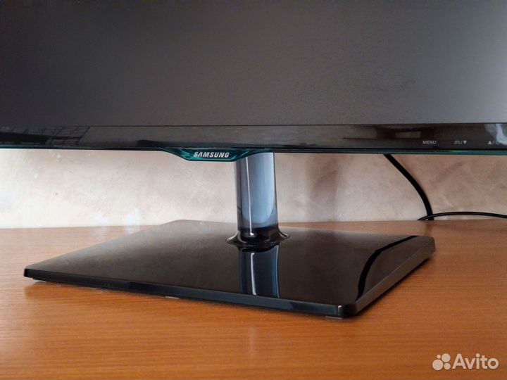 Монитор Samsung S24D390HL 23.6