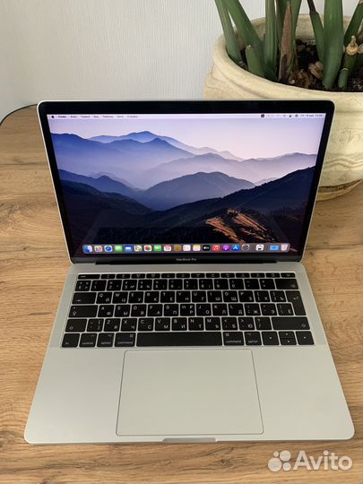 MacBook Pro 13 2017 i5 8gb 256gb практичный