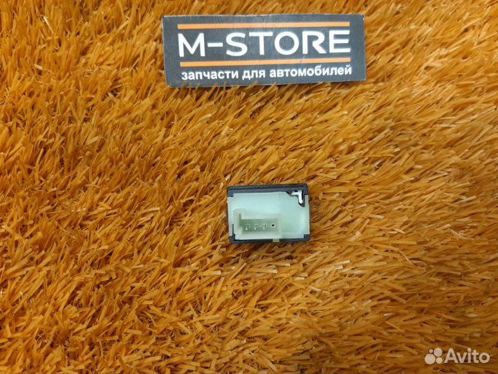 Кнопка открывания багажника Bmw 3-Series E90