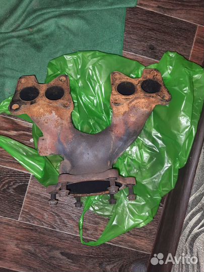 Продам выпускной коллектор на ниссан примера Р 12