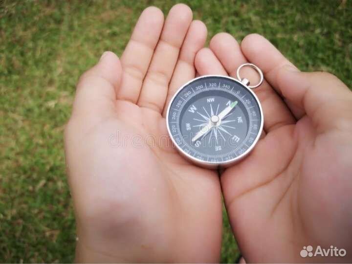 Компас в металлическом корпусе