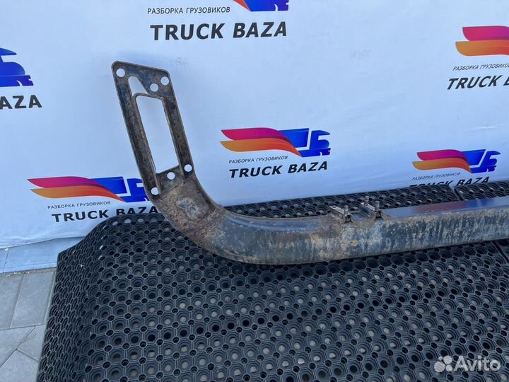 Усилитель переднего бампера