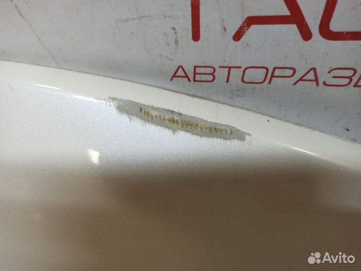 Спойлер крышки багажника Toyota Land Cruiser 200