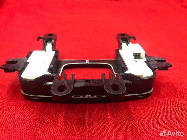 Блок управления центральной консоли A2479050604 Me