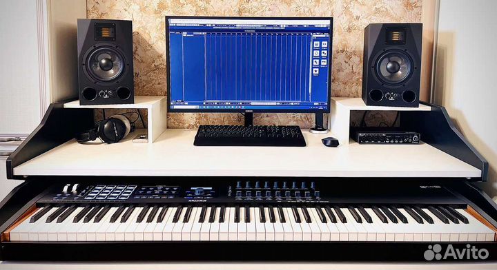 Стол для домашней студии звукозаписи