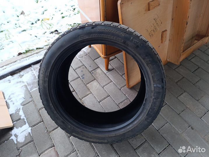 Bridgestone Blizzak VRX 235/45 R18
