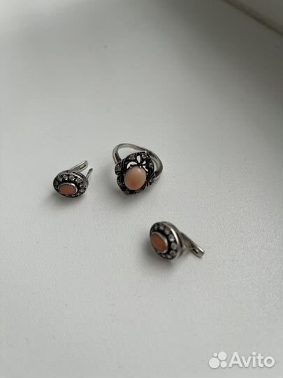 Серебряный комплект с кораллом и цирконом