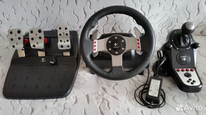 Игровой руль Logitech G27