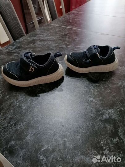 Кроссовки детские