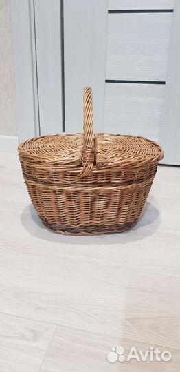 Корзина плетеная с крышкой новая