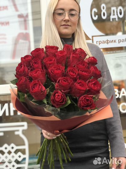 Букет из 25 красных роз 50 см