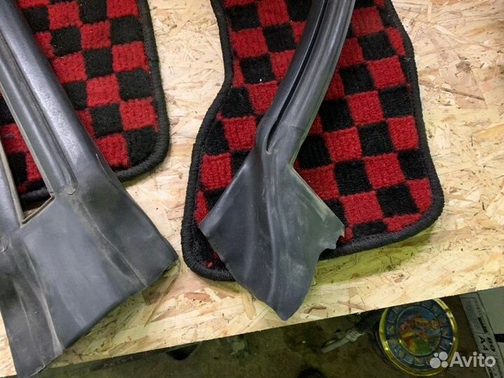 Уплотнитель дверей левый Subaru Legacy BP5 EJ203