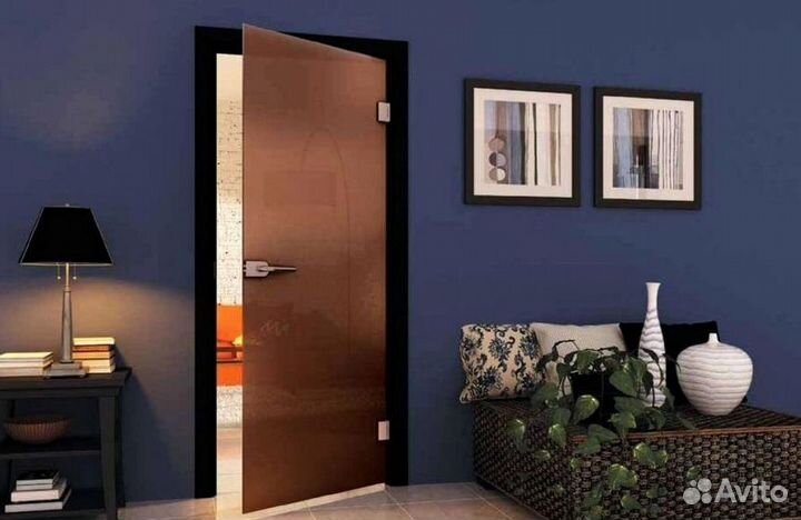 Двустворчатые распашные двери со стеклом