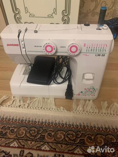 Швейная машина Janome