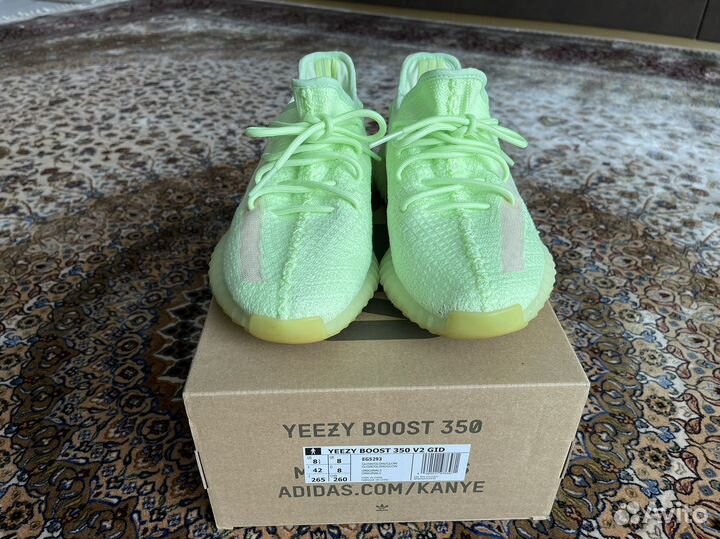 Кроссовки Yeezy Boost 350 v2 Glow