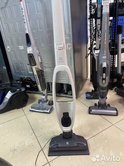 Вертикальный пылесос Electrolux WQ61-44SW