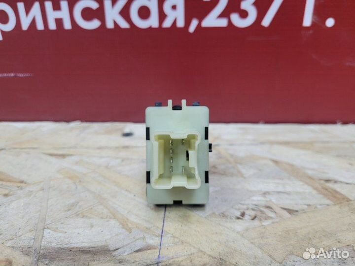 Кнопка стеклоподъемника передняя правая LADA X-Ray