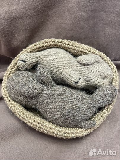 Спящий кролик(зайчик).Вязаная игрушка