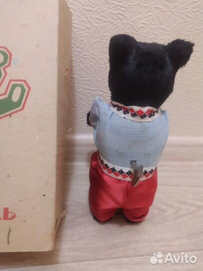 Игрушка заводная ретро. Медведь танцующий