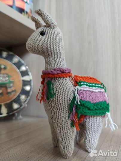 Вязаные игрушки ручной работы. Брелок. Лама