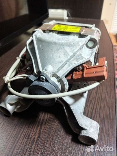 Двигататель стиральной машины Indesit