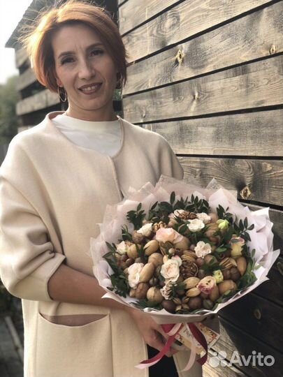 Съедобные ореховые клубничные букеты 1 сентября