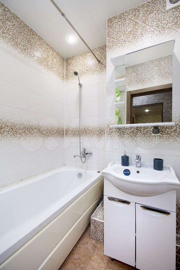 2-к. квартира, 70 м², 8/16 эт.