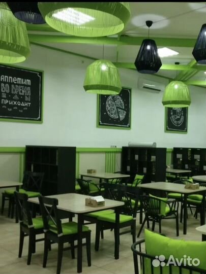 Работник линии раздачи