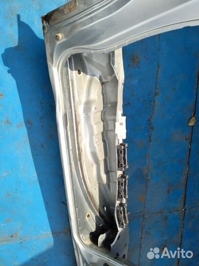 Правый порог со стойкой. Toyota Estima минивен