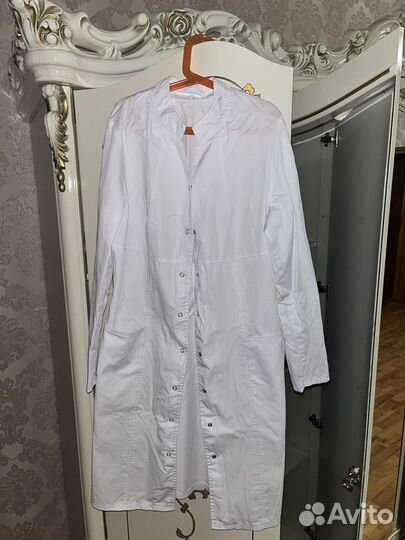 Белый медицинский халат