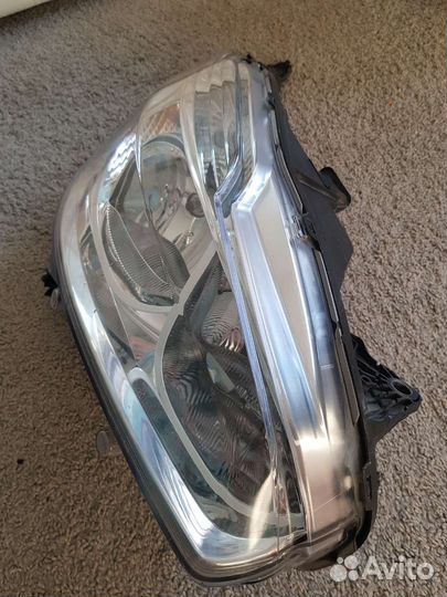 Фара Правая Valeo peugeot 208
