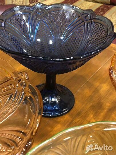 Ваза для фруктов на ножке