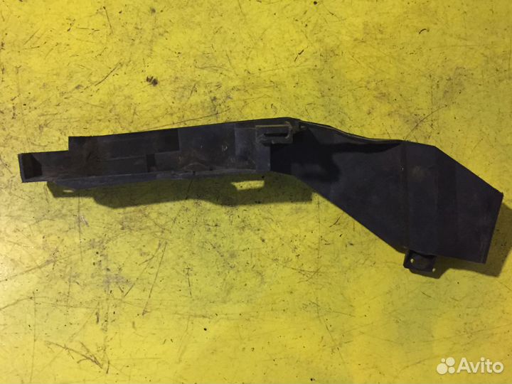 Кронштейн замка двери передней левой Ford Focus 1