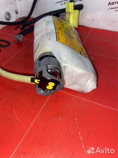 Подушка безопасности в сиденье передняя правая