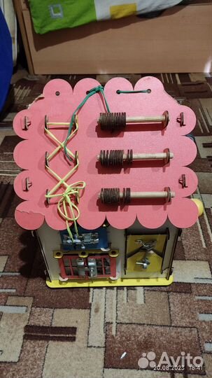 Бизиборд домик развивающий