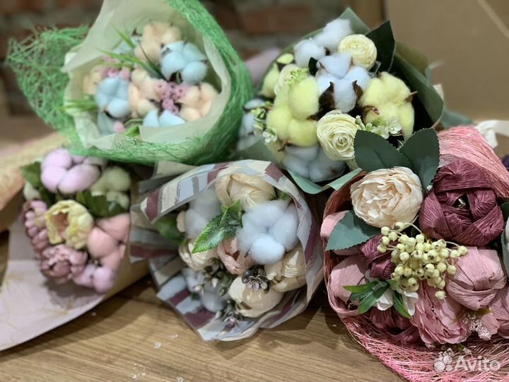 Букеты с конфетами и хлопком