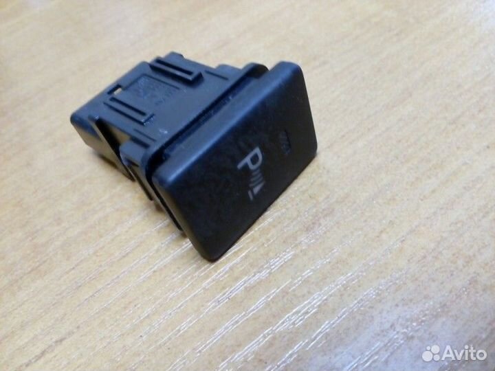 Кнопка датчиков парковки Toyota Land Cruiser 200