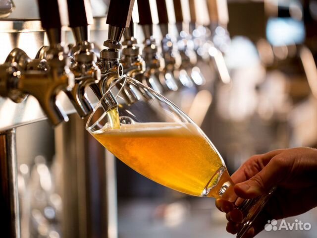 Продавец разливных напитков