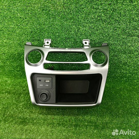 Декоративная накладка торпедо нижняя SsangYong