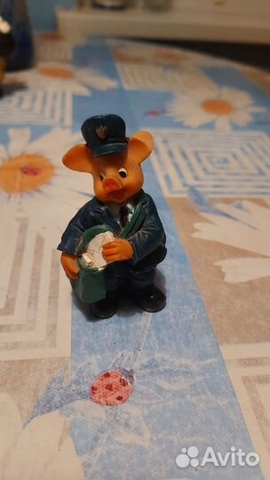 Копилка и статуэтки (4 шт.)