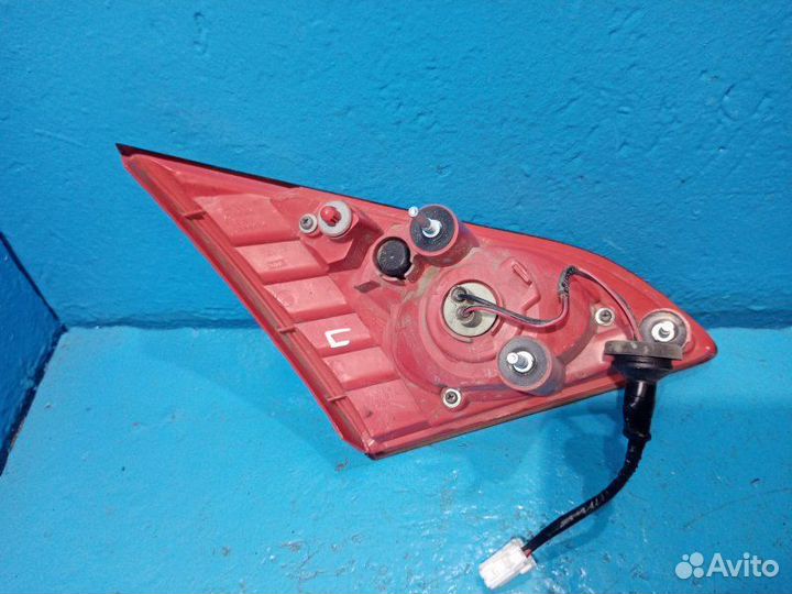 Фонарь крышки багажника правый Nissan Murano Z51