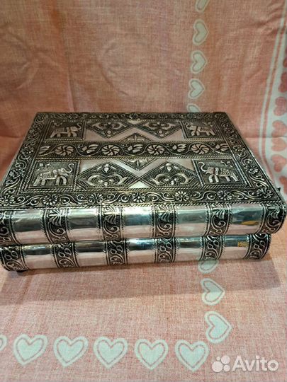 Шкатулка под драгоценности. Подносы
