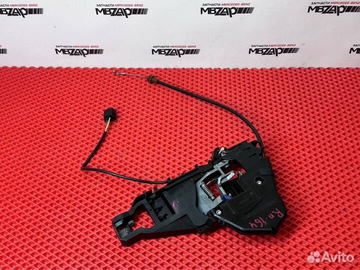 Кронштейн ручки правой двери Mercedes W164 ML