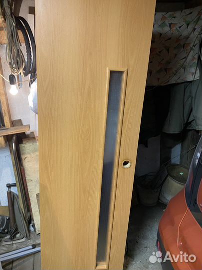 Дверь без коробки. С ручкой и петлями