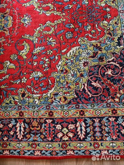 Ковры разных размеров и расцветок